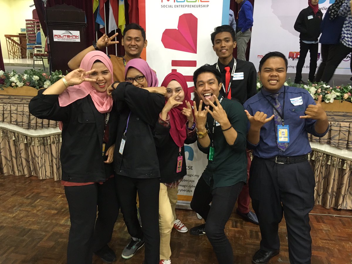 MieraZulkefli_'s tweet photo. Peace banyak sikiiiiiit #SEHATI2016 #MaGICSE #dahhabisdah @fatinabdhamid @hazarSams https://t.co/HbIXAac5En