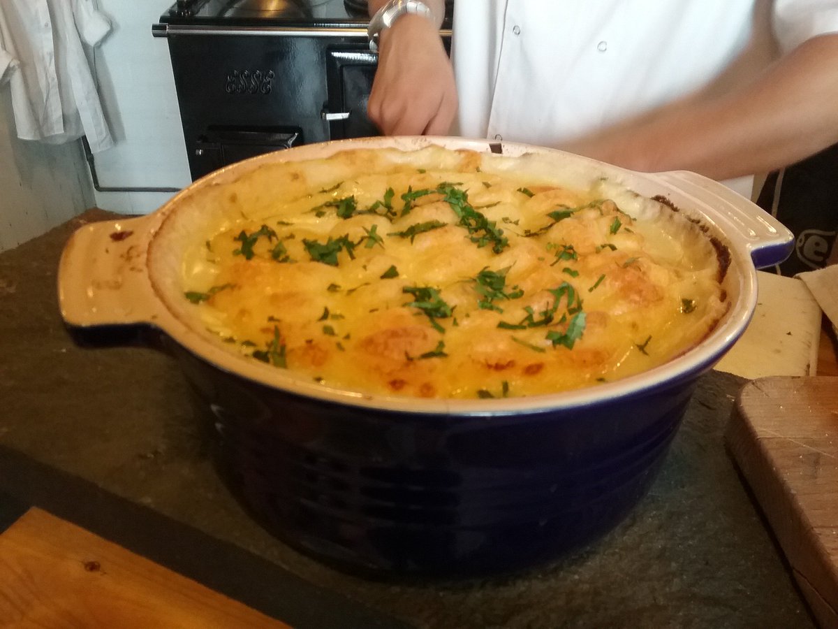 HotStuffStoves's tweet photo. Last weeks cooking event, covered by @WirralLifeMag with food from @ESSE1854 chef @Steven_ESSE #fabsuccess https://t.co/uSGprtVq4R