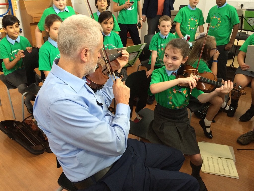 Thank you very much Jess from <a href="/liverpoolphil/">Royal Liverpool Philharmonic</a> who taught me how to play the violin this morning. Great project to visit during #Lab16