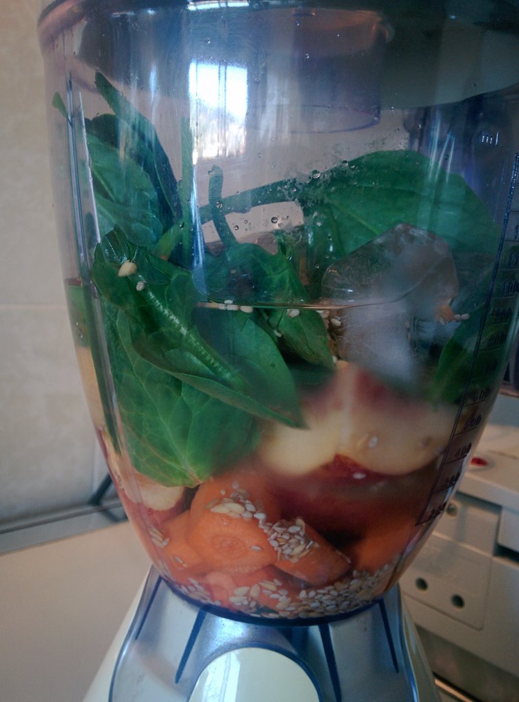 Tarkarys's tweet photo. Detox drink of the day....something green. No frog inside, I swear! #detox #nofrog #TasteTheFeeling https://t.co/2skanWcPoW