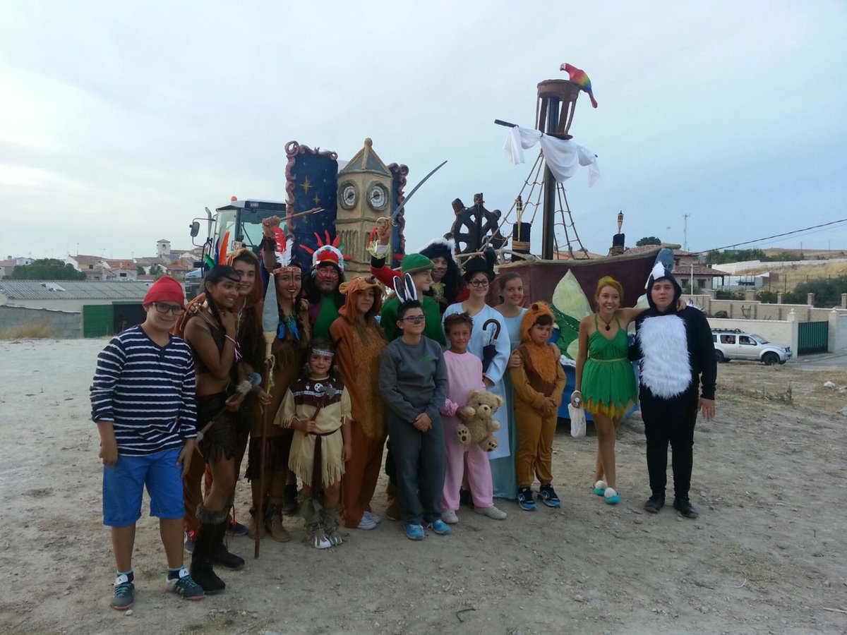 dislokaos's tweet photo. ¡¡CARROZA DISLOKAOS 2016!! #PeterPan #primerpremio https://t.co/q0GFaFu0ek