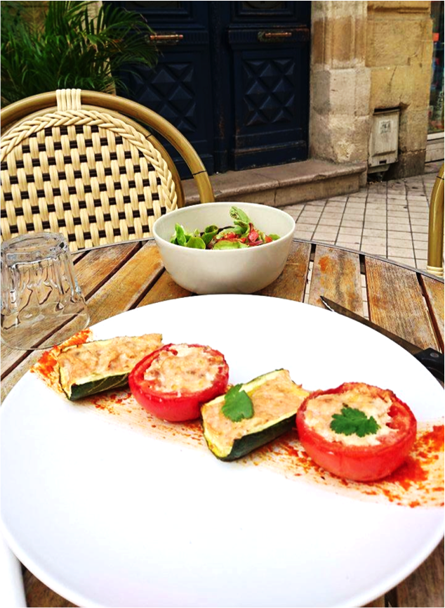 verdenerocafe's tweet photo. Plat du jour au Verde Nero. Courgettes et tomates farciesau poulet mariné. 
#platdujour #restaurant #avecuncafécestmieux #verdenero https://t.co/f9BABq2op2