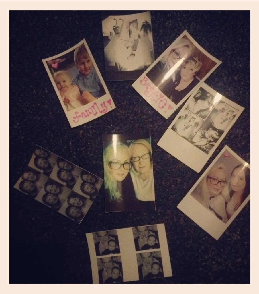 nicolaazz's tweet photo. Loving my new #gadget #polaroidzip #polaroid #polaroidsnap 💗💗💗💗 https://t.co/8Wm8aM8yZA