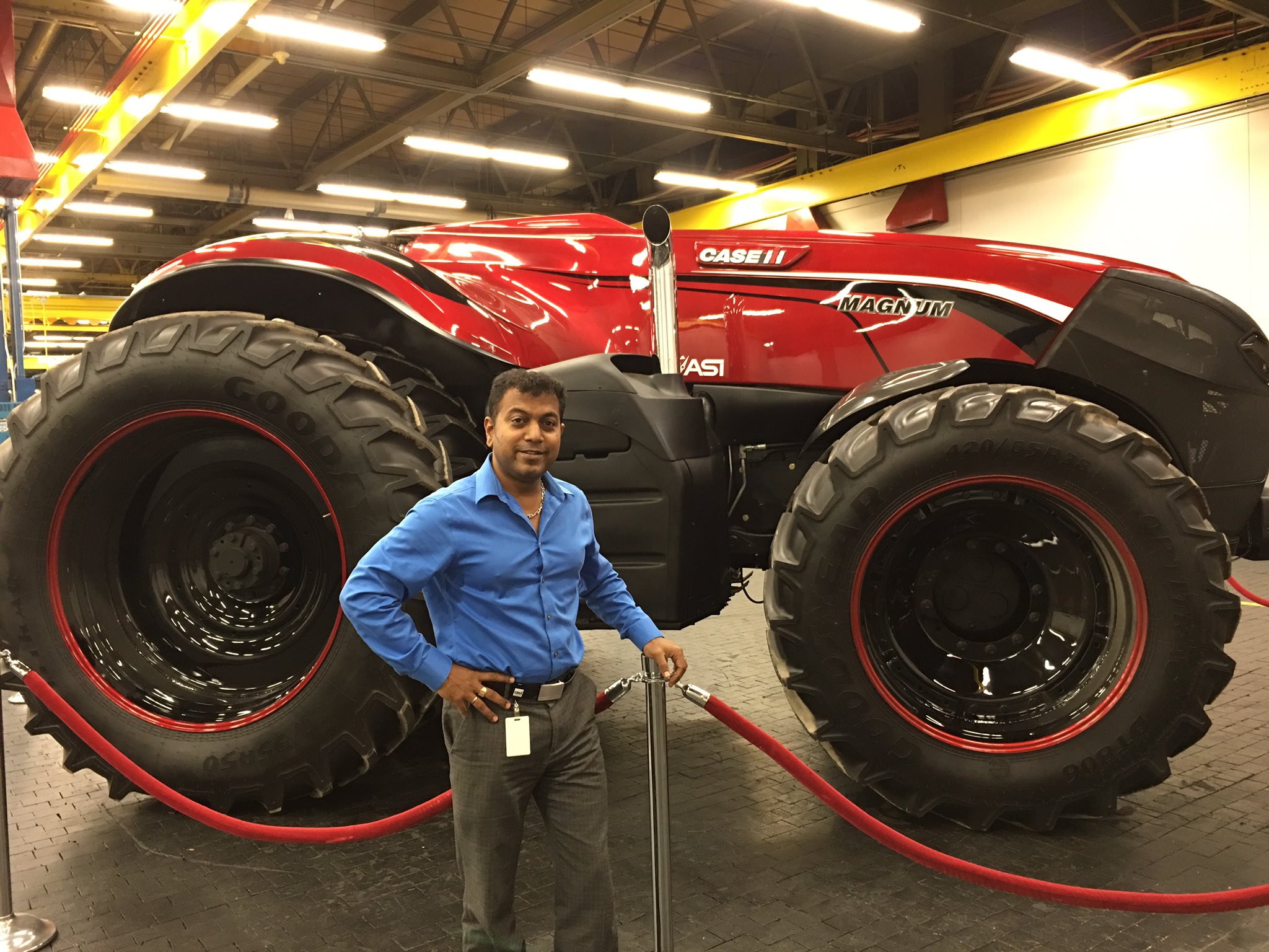 Huxley Joseph on Twitter: "With the self-driving autonomous concept tractor  #selfdriving #tractor #cnh #TheDayTheFarmChanged shown at 2016  #farmprogress show in Iowa https://t.co/QdoSw4oRyx" / Twitter