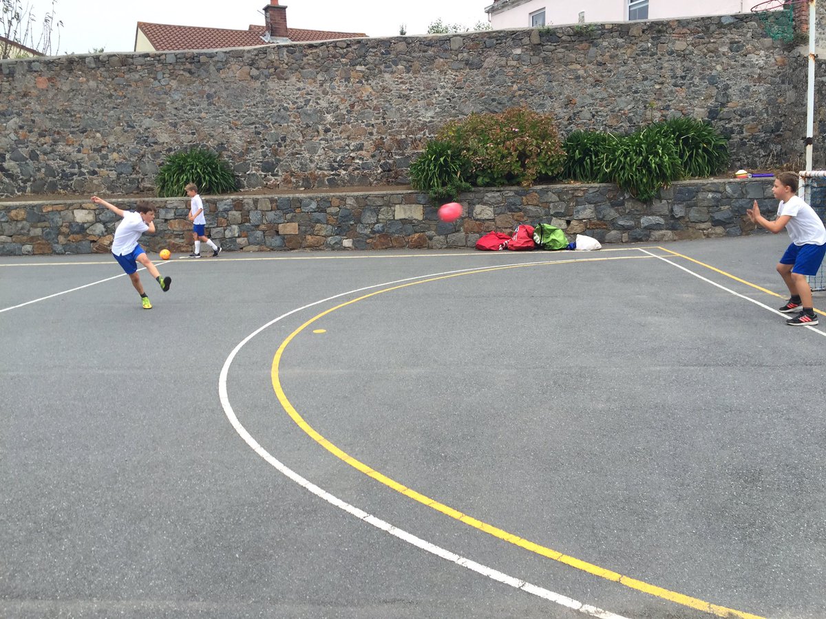 primaryschoolpe's tweet image. Football at Notre Dame today during PE and Fit Club ⚽️ #lightdrizzle 🌧