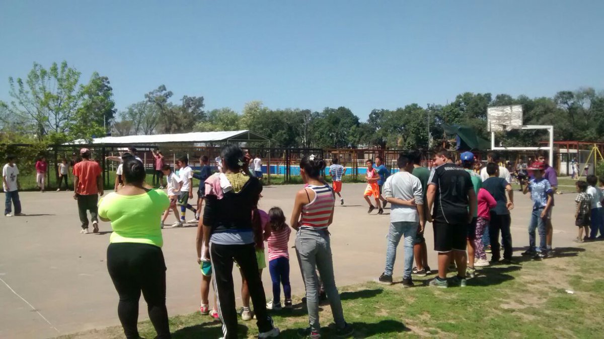 juventudrosario's tweet photo. #PPJ2016 #SeptiembreJoven #Ahora en el Polideportivo Cristalería las juventudes siguen festejando la primavera!
@SDSRosario https://t.co/C4wtaFXDKT