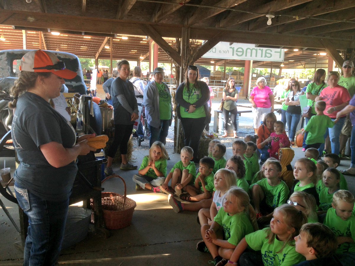 brushcreekaggie's tweet photo. The #BrushCreekAggie putting #AgEdu in action at #MTDF2016! Speaking at Farmer for a Day to LCSS K-2 students! https://t.co/64OBtHznwz