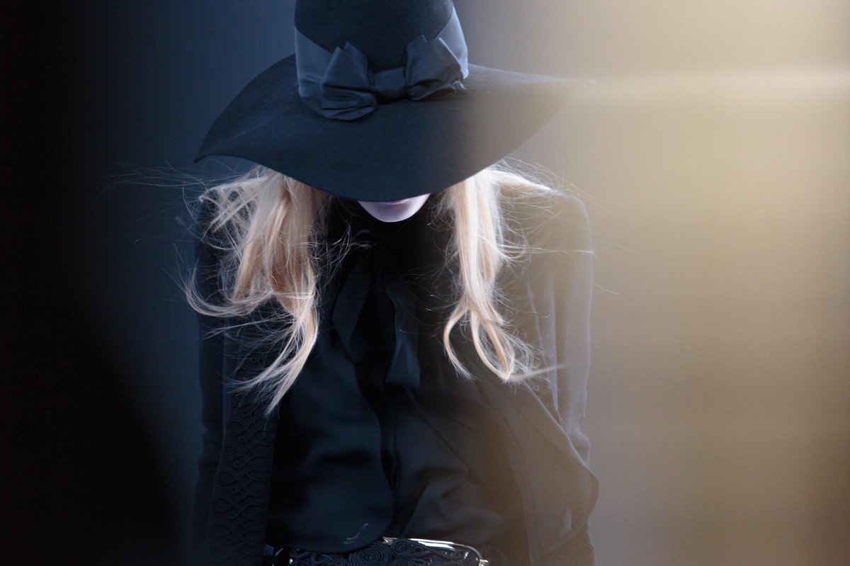 ElieSaabWorld's tweet photo. 5 days to go until the ELIE SAAB Spring Summer 2017 show. Make sure to tune in on #TheLightOfNow this Saturday to watch the show LIVE https://t.co/8WzDpXxykb