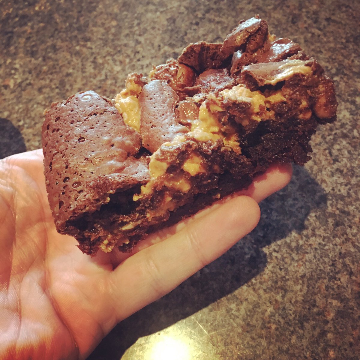ComeGetStuffed's tweet photo. Oooooooo YES #Brownies #PeanutButter #Reeses #M&amp;Ms #Gooey #Fitness https://t.co/yD6ETeZ8FH