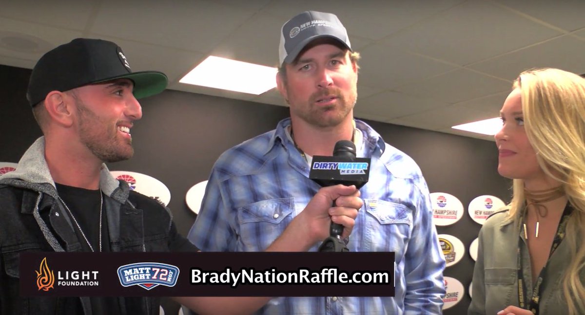 DirtyWaterMedia's tweet image. @camillekostek &amp;amp; @MikeyVOnAir saw #MattLight @LightFoundation @NHMS &amp;amp; found out about 1 amazing raffle dirtywatermedia.com/matt-light-bra… #TomBrady