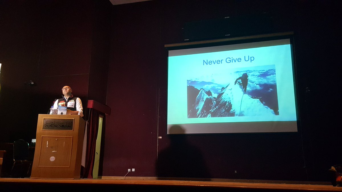 Umniah's tweet photo. .@mostafasalameh advise to hashemite University Students
Set goals, take real Actions
Never Give Up
Take Risks
Team Work
#JOonTop https://t.co/4L2cnIT53Y