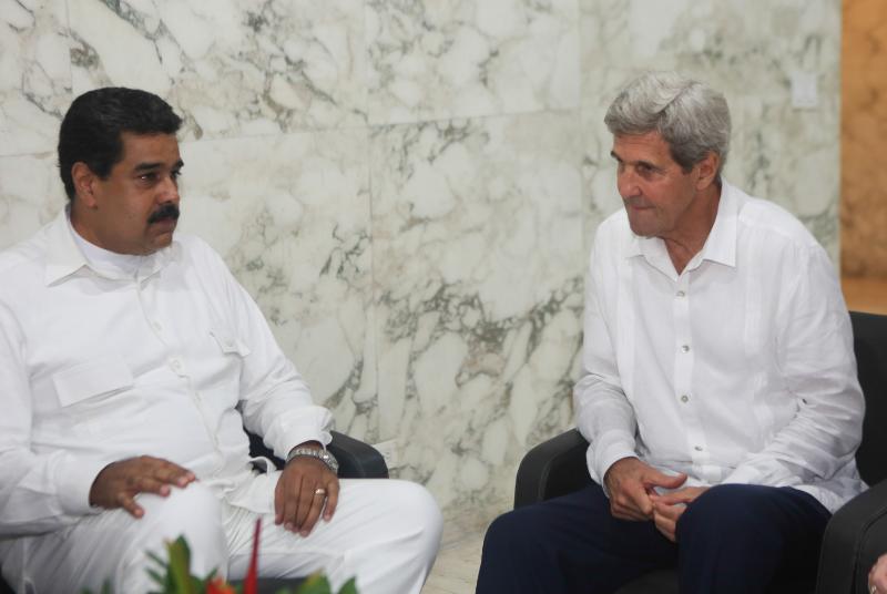 #FOTOS El Pdte. <a href="/NicolasMaduro/">Nicolás Maduro</a> se reunió en Cartagena con el secretario de Estado de EE.UU, John Kerry