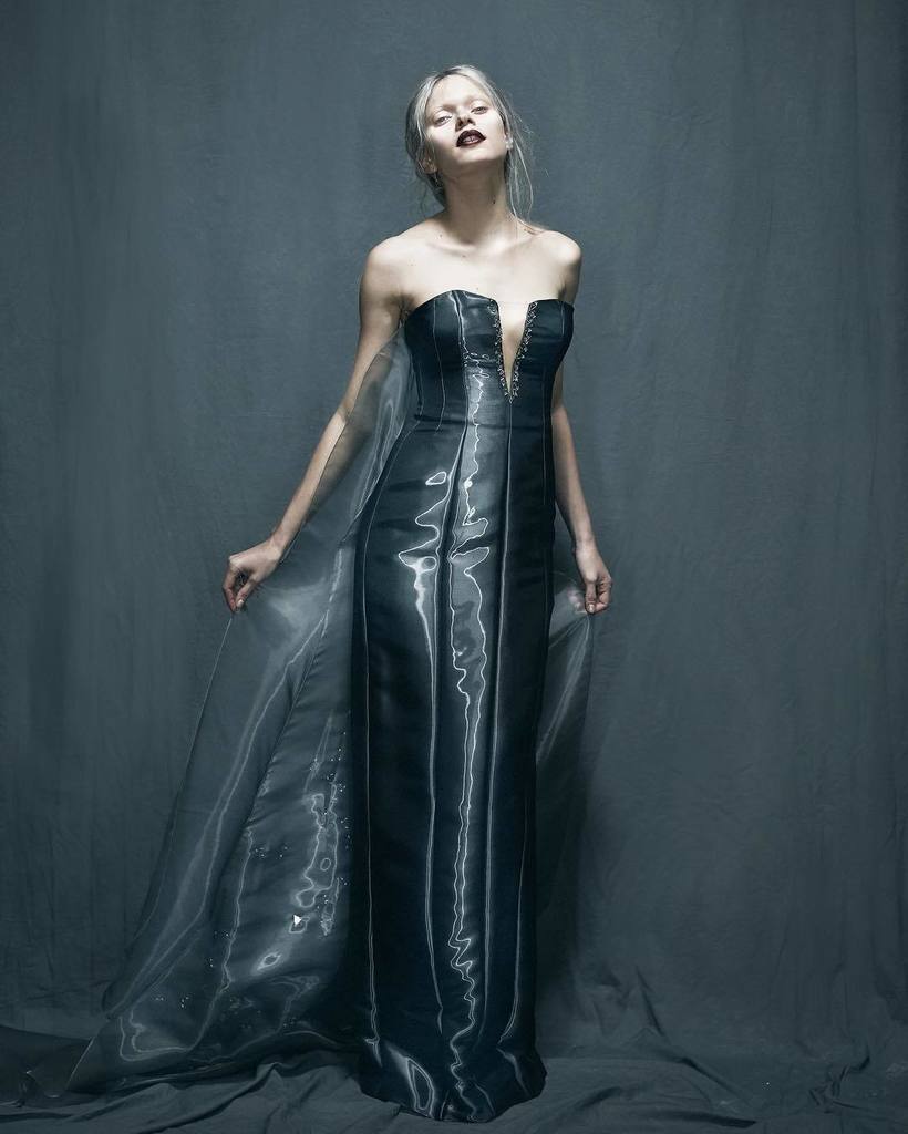 Gyunel_Official's tweet photo. Starting #ShinyTuesday with the most amazing liquid fabric #couture #photoshoot #fashion https://t.co/IlvuZypKMU