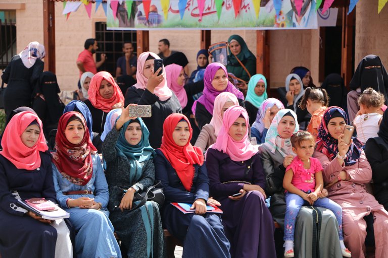 arabcollege1999's tweet photo. حفل إستقبال الطلبة الجدد وتكريم الطلبة الذين ساهموا في إنجاح حفل التخرج.
#سيلفي_مع_الكلية_العربية https://t.co/6xO63jdfhh