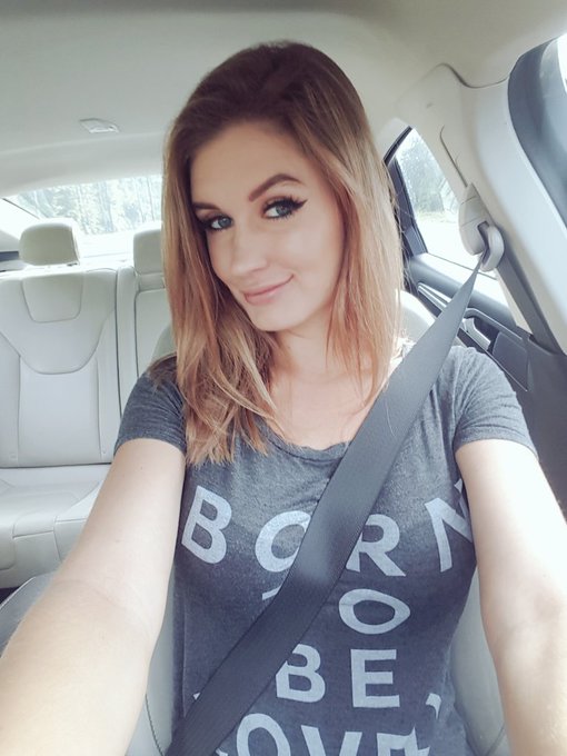 That good ol car selfie morning babes 😜 #traffic #ohwell #imhappy https://t.co/nhMteNpp3O