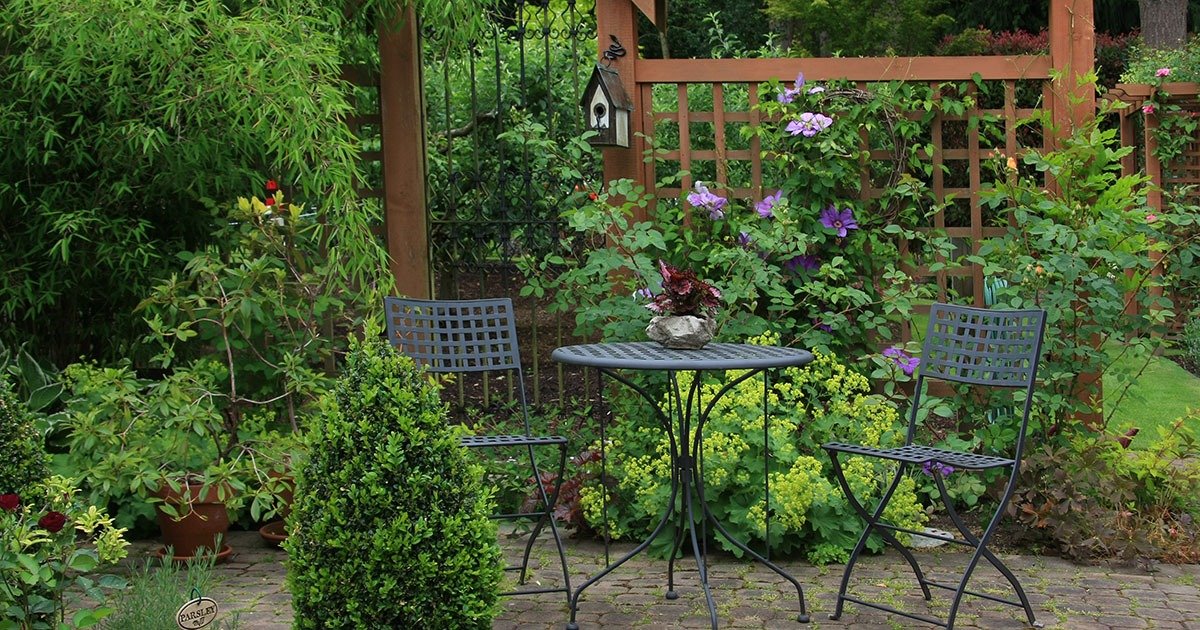 They say, "Good fences make good neighbors." Simple ways to add privacy to your yard: otbd.it/94j8F2