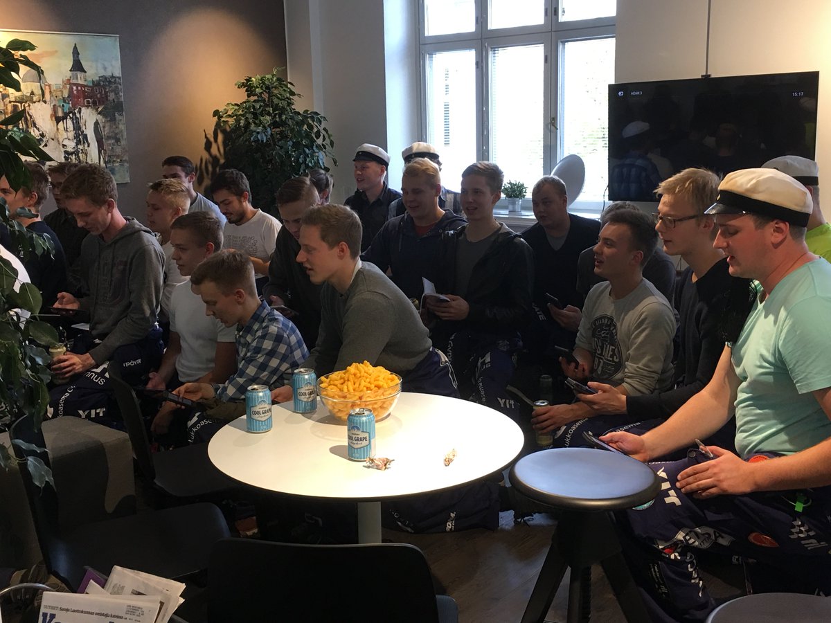<a href="/Rakentajakilta/">TARAKI</a> fuksiexcu <a href="/RILInsinoorit/">RIL</a> toimistolle ja hienosti vedetty: "Niin minä neitonen..." #tulevaisuus #teekkarit @TampereUniTech