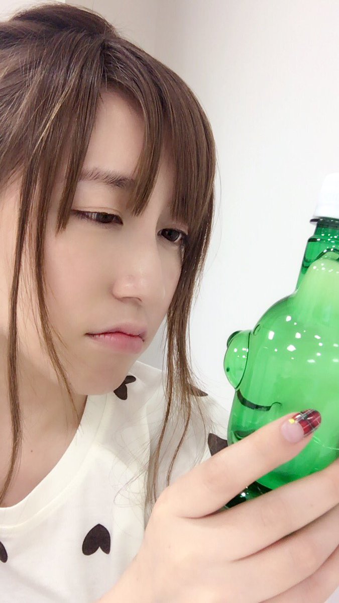 松嵜 麗 No Twitter れい アベマくん れいちゃん元気でん アベマくん 大丈夫や Abematvの声優アニ雑団の時間になれば元気になるさ