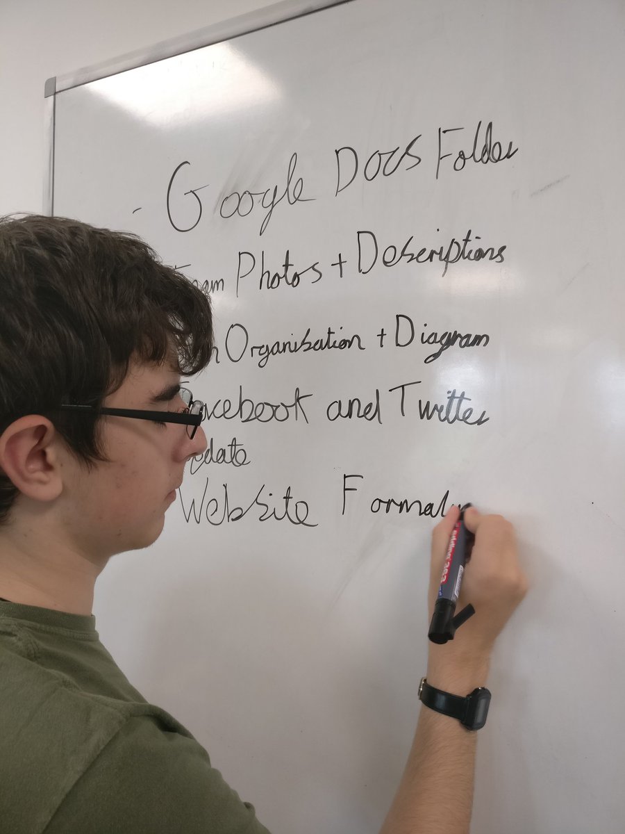 DesignAutoMecha's tweet image. Week 2:
The team has been divided into specialist groups, the website has been updated and progress continues  a prototype robot