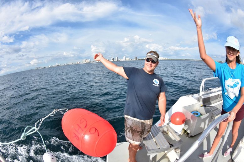 Sharks4Kids's tweet image. Yesterday we took 18 Ss from @NewRiverMiddle school #sharktagging with #GHRI! #SharkScience #STEM #SharkEducation
