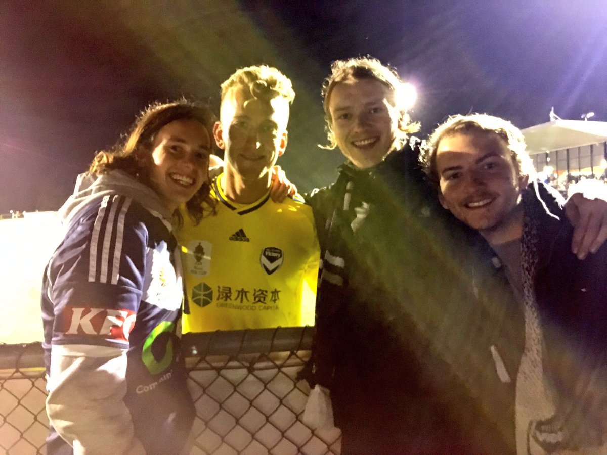 Divsy11's tweet photo. @lawrencet92 hey mate, good game tonight, sorry I realised the car was full, hope the trip home wasn't too bad on the team bus x https://t.co/cXoh7E1Hxa