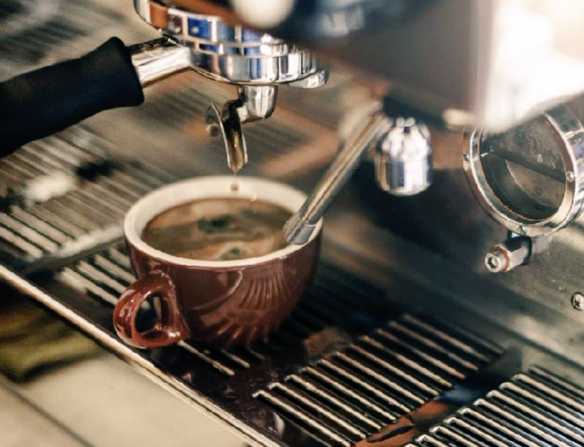 expocafe's tweet photo. #SiMeDasPermisoYo puedo ponerte alas y servirte un café cada mañana. https://t.co/LqG0c8qQ4k