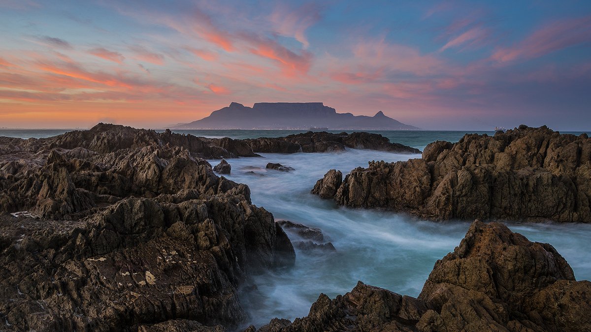 Happy #WorldTourismDay! Here's why this industry is so important for #SouthAfrica: ow.ly/ais7304BpW8  <a href="/SouthAfrica/">Visit South Africa</a> <a href="/Traveller24_SA/">Traveller24_SA</a>