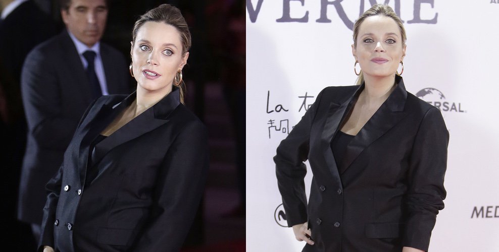 ¡Guapísima Carolina Bang luciendo barriguita en la premiere de #UnMonstruoVieneAVerme! bit.ly/2cHX48Y