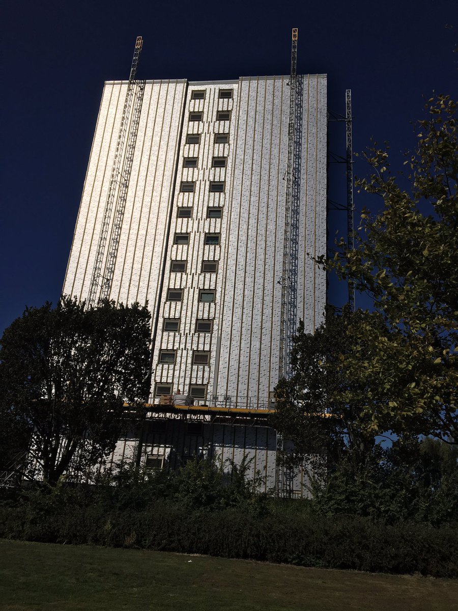 We druk bezig met het verduurzamen van de woning voorraad van WBV @SamenwerkingVld <a href="/de/">Dan Edwards</a> hoogste gevel die <a href="/Heembouw/">Heembouw</a> geïsoleerd heeft. #trots#