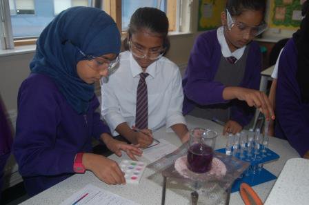 TheRadclyffe's tweet photo. Fantastic pupils enjoyed #PrimaryScienceDay. Thanks for coming & making it a great day @stmatthews_cofe @stlukesyr6 https://t.co/qWhLu3fUF7