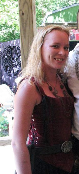 LadyMissy's tweet image. Long sweaty days at the renaissance faire call for @Neutrogena to the rescue! #ByeBuildUp #ad