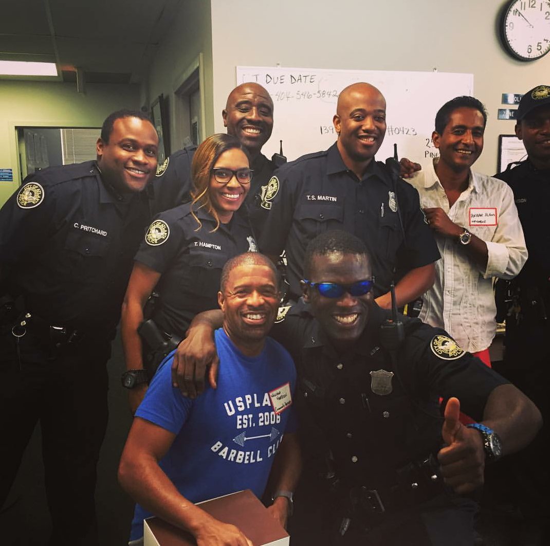 Atlanta_Police's tweet photo. #ThrowItBackTuesday Community Partners visited #Zone2 last week and brought some lunch too! #Atlpolice #weloveatl https://t.co/0W88hKZPj1