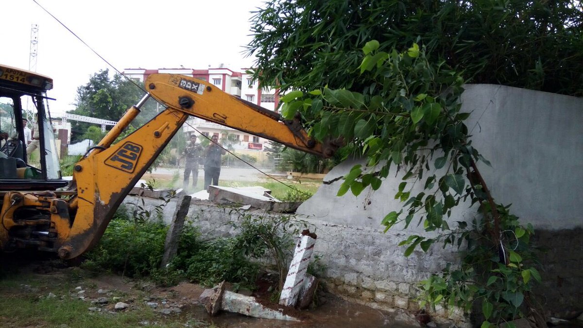 KTRBRS's tweet photo. Day 2 of clearing encroachments on storm water drains; more than 200 illegal structures razed. Keep up the effort @GHMCOnline https://t.co/VSQduYOazT