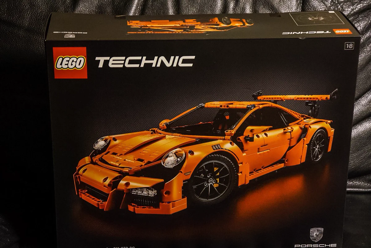 【不可能】LEGOのポルシェが難しすぎる...500ページ超のマニュアルにびっしりとwww