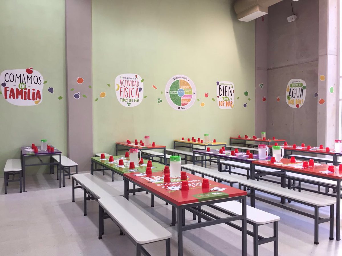 AlbertoGowland's tweet photo. Así quedó el comedor de la Escuela Siglo XXI, la Primaria N° 24, "Francisco Morazán". Muy cómodo, colorido, luminoso y moderno. 🍎🍐🍌🍊 https://t.co/YDQnrLpICB