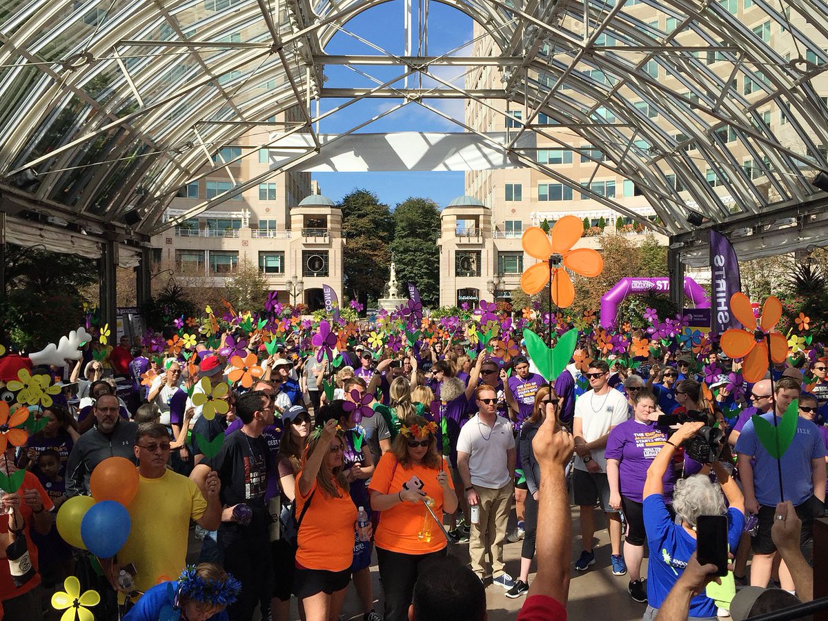 Guest Post: The Walk to End Alzheimer’s Fills <a href="/RestonTwnCenter/">Reston Town Center</a> With Flowers and Hope modernreston.com/2016/09/guest-… <a href="/AANCAC/">Ancac LonViet</a> #Reston #Alzheimers