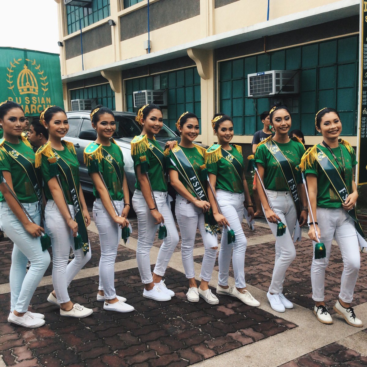 akolalangoy's tweet photo. #RussianMonarchy! 🇷🇺🏰⚔💚 #Ugames2k16 https://t.co/tQ7M3hniqH