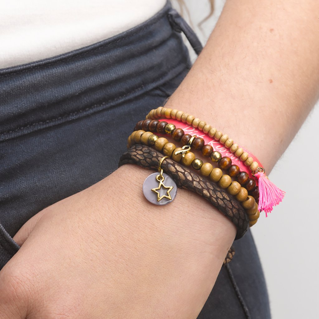 Onze nieuwe armband is vijf armbanden in één! Speciaal ontworpen door Lieke van den Bosch van KeK. ow.ly/xfi2304zf5a