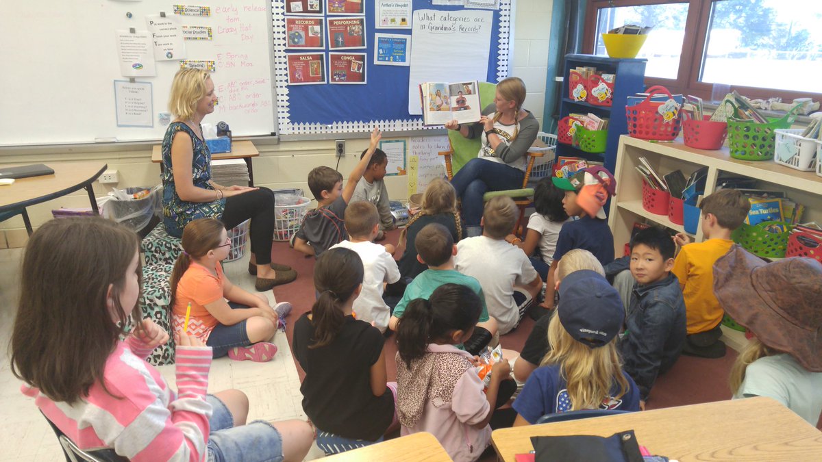 GLELizards's tweet photo. Co teaching in 3rd grade. Teaching is a team sport! #learninglizards https://t.co/M2IlqvB2xi