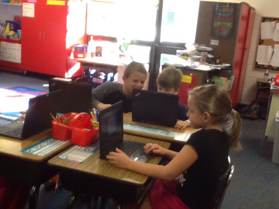 cantorclassroom's tweet image. we are using our chrome books on a program called Padlet!