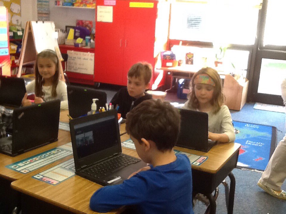 cantorclassroom's tweet image. we are using our chrome books on a program called Padlet!