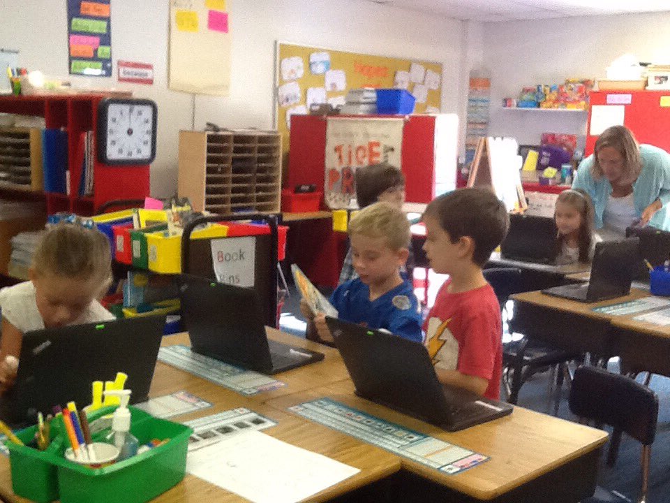 cantorclassroom's tweet image. we are using our chrome books on a program called Padlet!