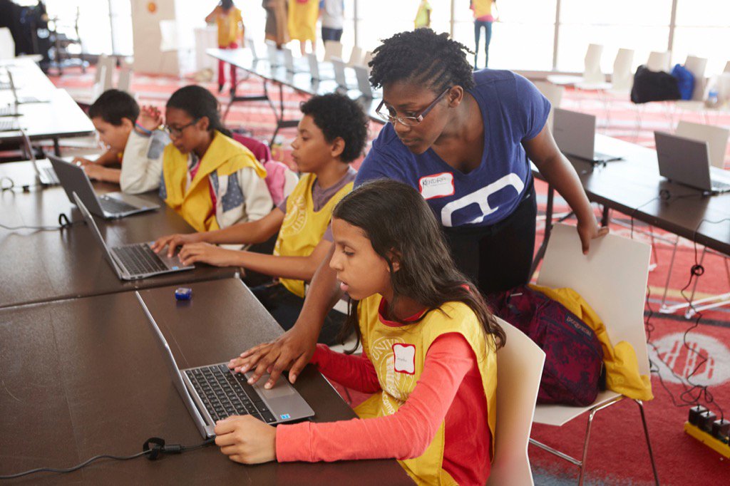 VCruzFoundation's tweet photo. Do you like football? Do you like STEM?  How about becoming a mentor w/ @NYASciences?  Apply! https://t.co/qxQDemTMIi https://t.co/u982a2iB9z
