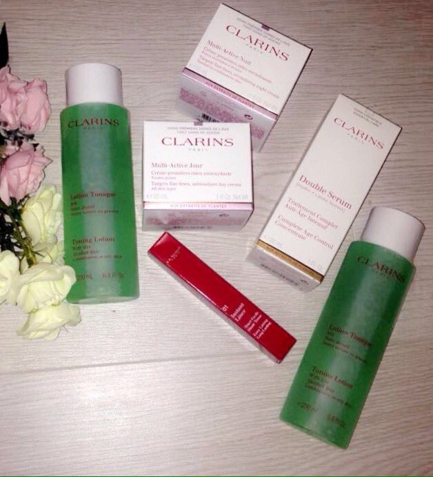 SophiaArtist's tweet photo. Top up &I can't be without my @clarins_uk products! #DoubleSerum #Toner #MultiActiveDay #MultiactiveNight #clarins π https://t.co/NN6jvH3vW2