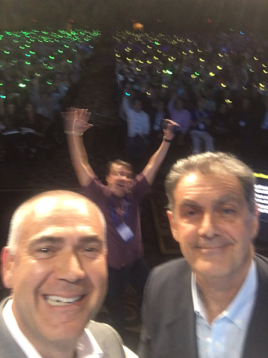 Of course @davehitz is photobombing our selfie <a href="/NetAppInsight/">NetApp INSIGHT</a> with <a href="/Fujitsu_Global/">Fujitsu Global</a>