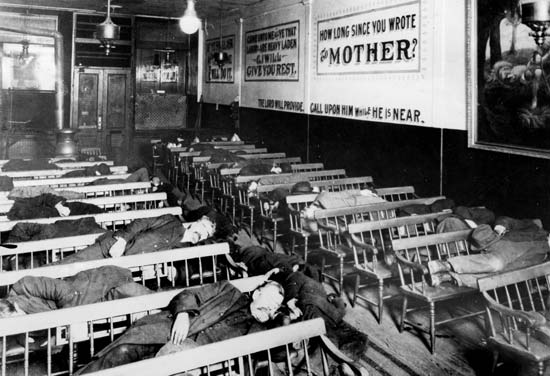CRickert74's tweet photo. This is a picture of homeless people sleeping in a homeless shelter during the great depression. #recine5 https://t.co/tmxGr1XZRy