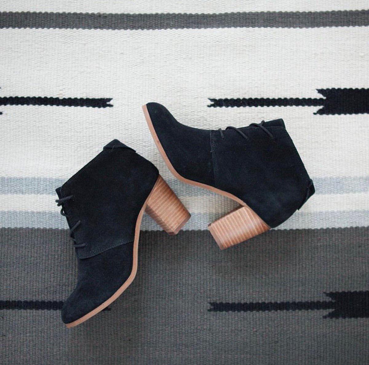 CarolinaGirlsSC's tweet photo. Falling in love with the newest Suede Lace-Up Lunata Booties from TOMS Shoes ❤️👢🍂 @tomsshoes #shopCG #fallingfortoms #bootieweather https://t.co/gS3KNPDt95
