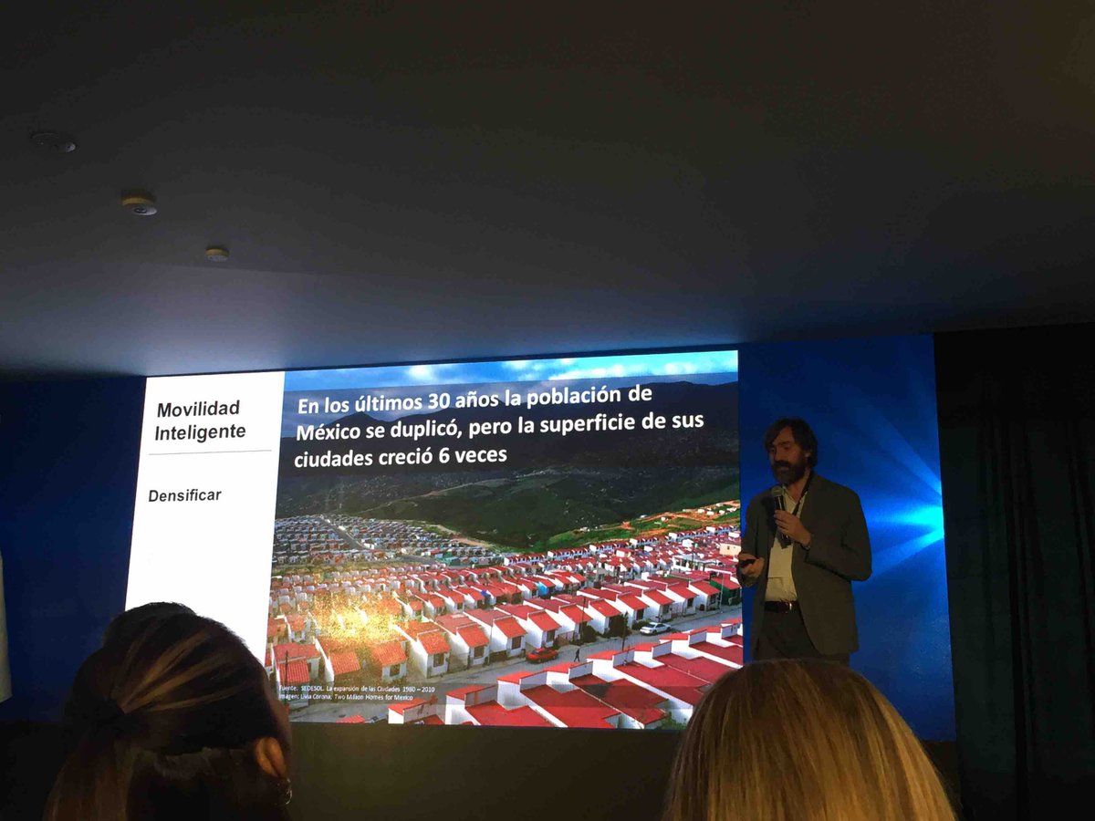 LivePostApp's tweet photo. Interesantísima la conferencia de @pedestre sobre movilidad inteligente ☝🏼️💡🚊🚎 Seguimos en #SmartCitiesMex https://t.co/ufMteTUGAX