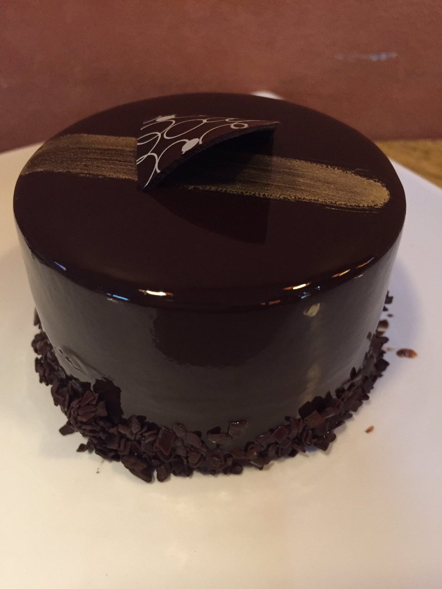 HSDesserts's tweet photo. We'll be open 3:30-10:30 tonight. #yummy https://t.co/rJHkYw8W67