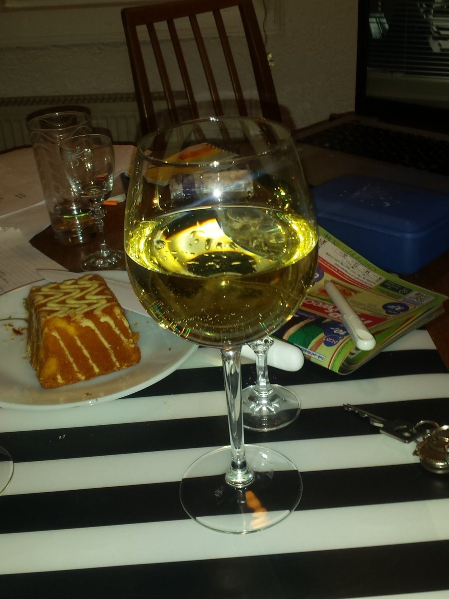 baum_chacon's tweet photo. Je mehr Wein in ein Glas passt, desto besser.
#Rotweinglas #Weißwein #ultrasüßWG https://t.co/ePCZ03IRdK